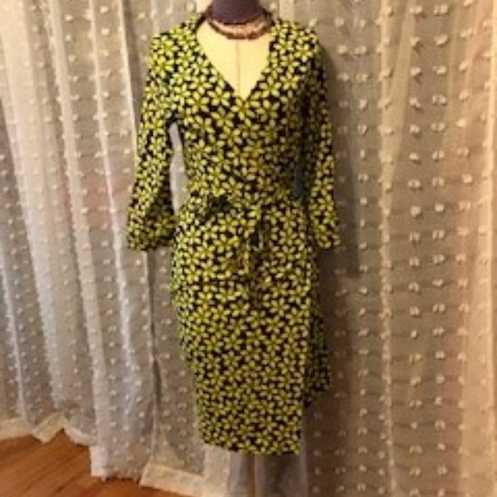 Diane Von Furstenberg cotton/silk wrap dress - size 10